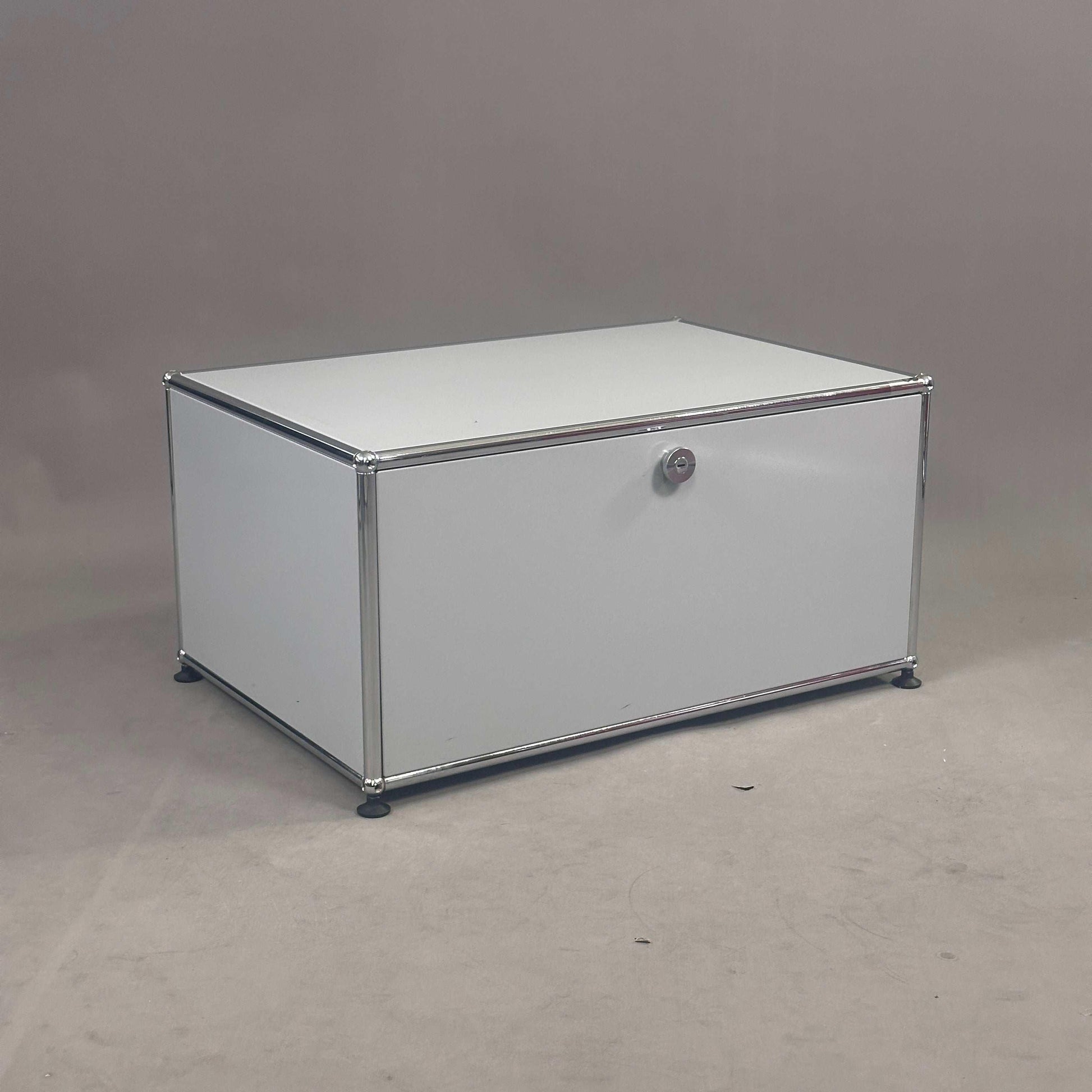 USM Haller Sideboard 1x1 grau mit 1 Klappe und 50 cm Tiefe modern und kompakt