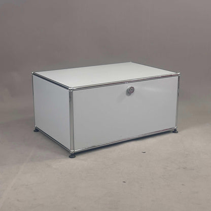 USM Haller Sideboard 1x1 grau mit 1 Klappe und 50 cm Tiefe modern und kompakt