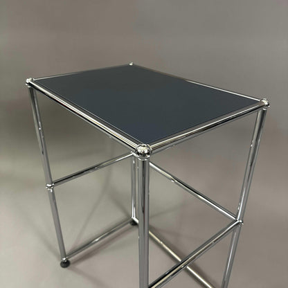 USM Haller Sideboard anthrazit mit verchromtem Gestell und zwei Ablageflächen, 52x37x74 cm