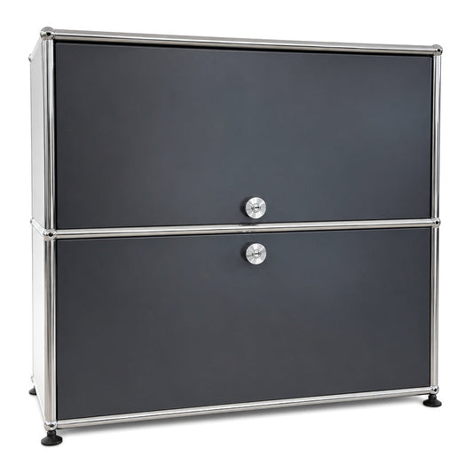 Anthrazitfarbenes USM Haller Sideboard 1x2 mit Chromrahmen, abschließbarer Einschubtür und Auszug, 78x74x38 cm.
