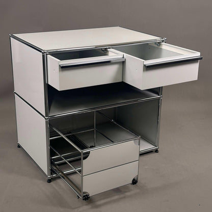 USM Haller Sideboard lichtgrau mit zwei oberen Schubladen und ausziehbarem Hängeregistereinsatz, 74x78x53 cm