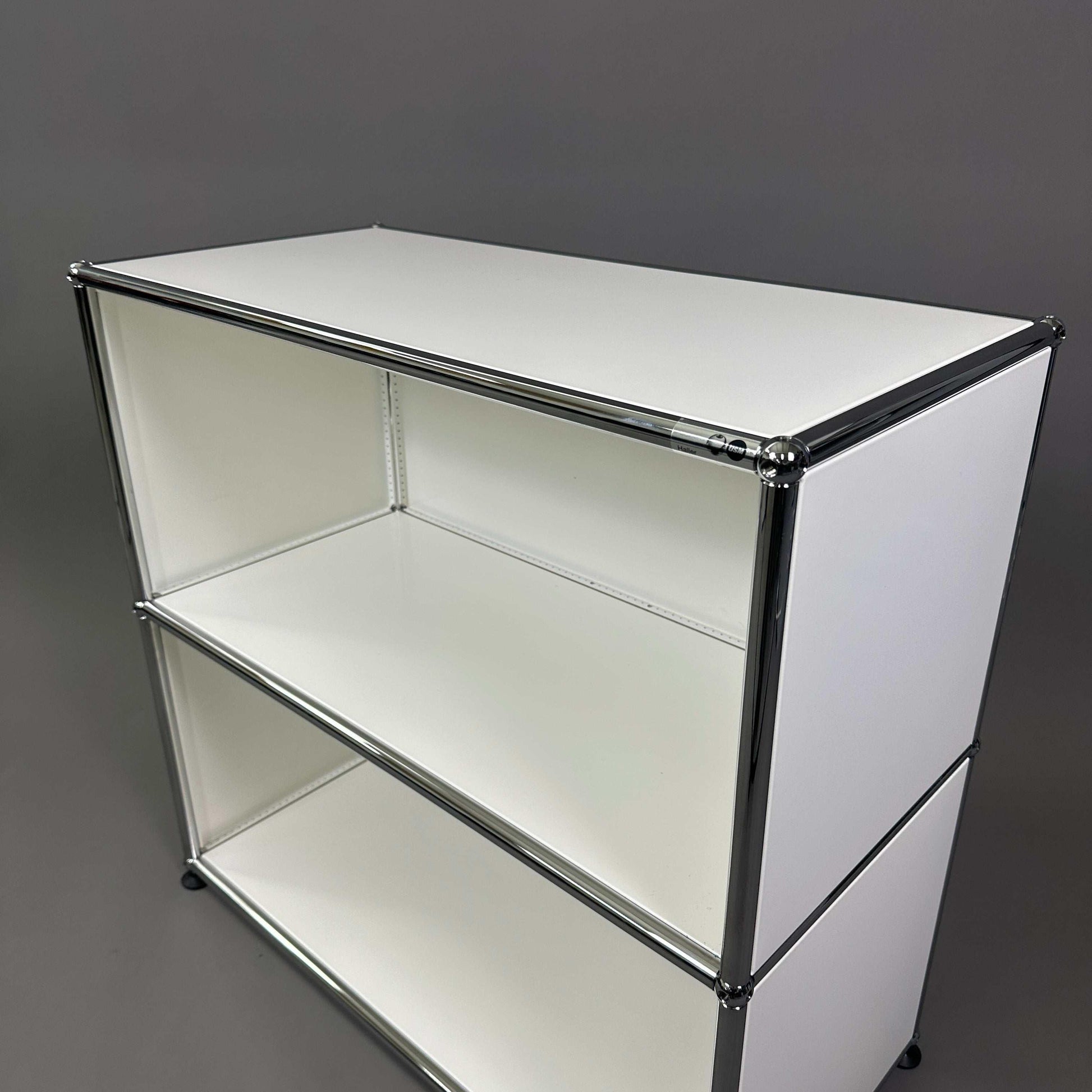 USM Haller Sideboard 1x2 offen reinweiß mit chromfarbenen Rahmen und 6 Nivellierfüßen, 78x74x38 cm
