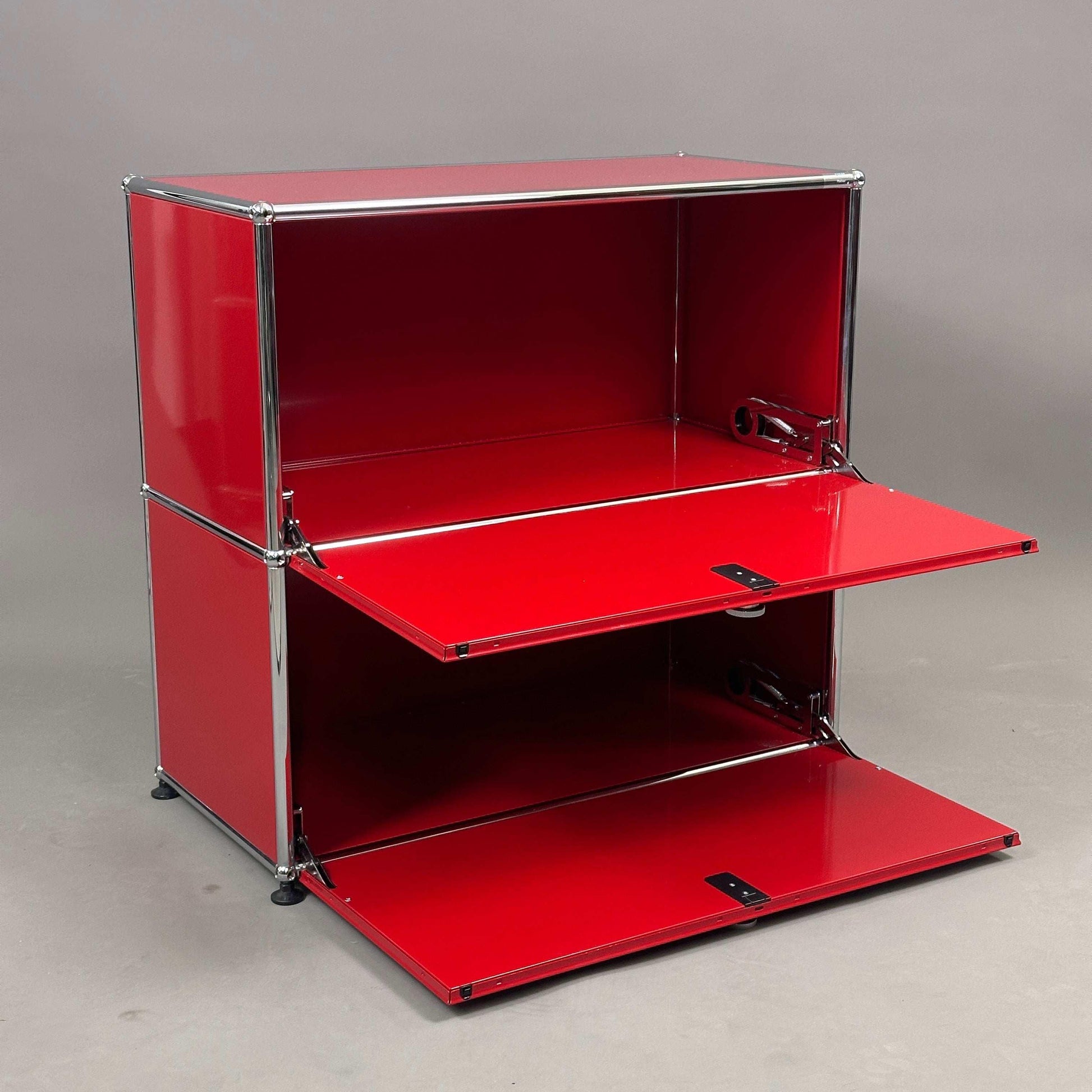 USM Haller Sideboard rubinrot mit 2 Klappen und verchromtem Gestell, 74x78x38 cm