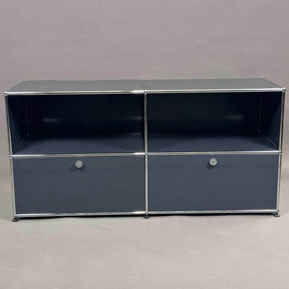 USM Haller Sideboard 2x2 anthrazit mit zwei offenen Fächern und zwei verschlossenen Türen, 153x74x53 cm