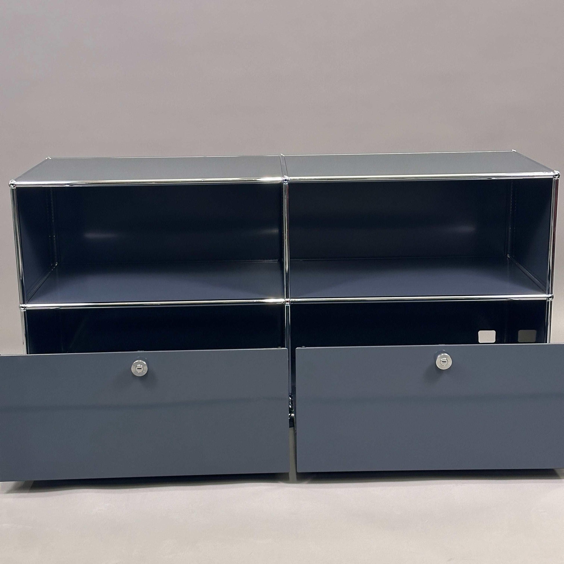 USM Haller Sideboard 2x2 anthrazit mit vier Fächern und zwei offenen Schubladen, modernes Design, 153x74x53 cm