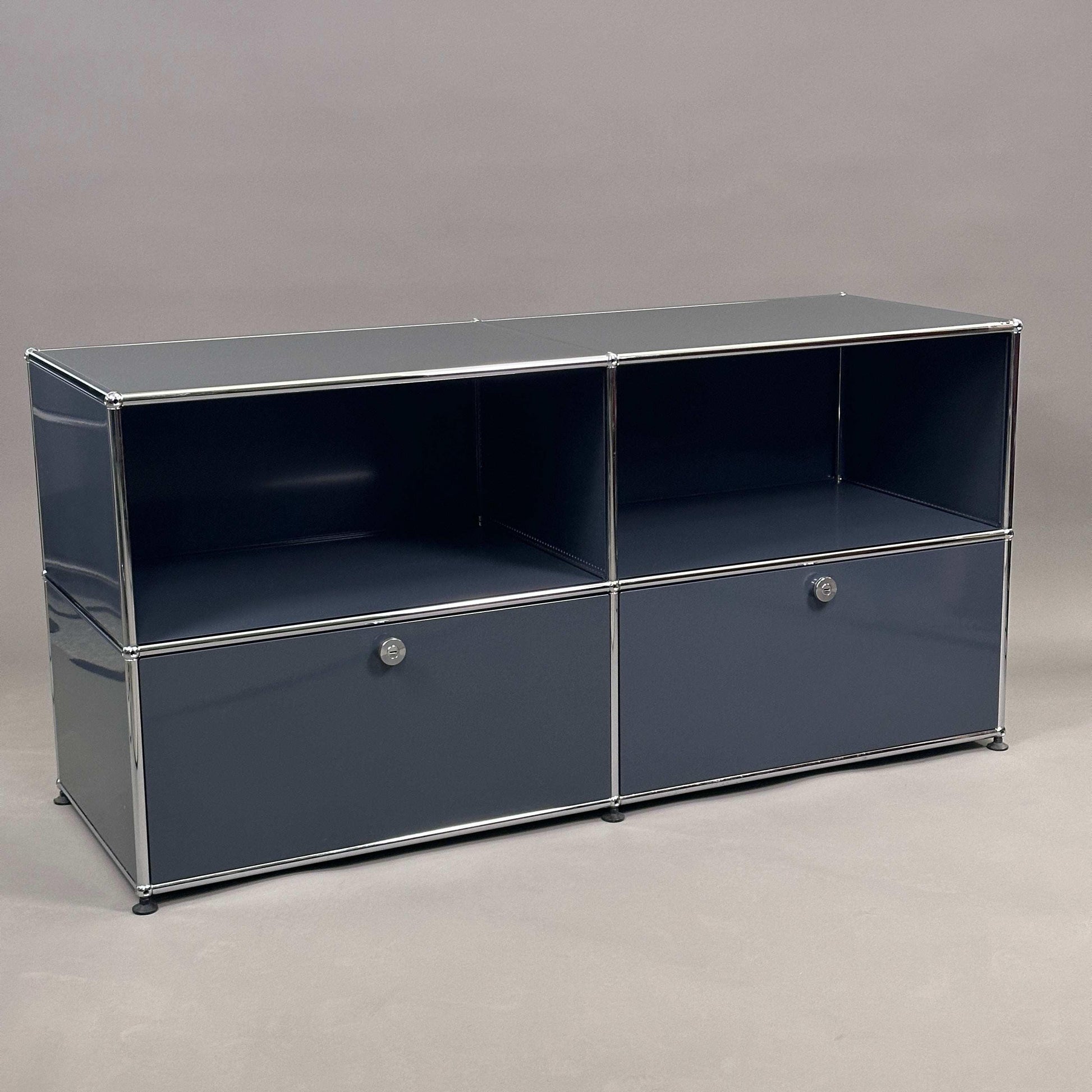 Anthrazitfarbenes USM Haller Sideboard 2x2 mit offenen und geschlossenen Fächern, 153x74x53 cm