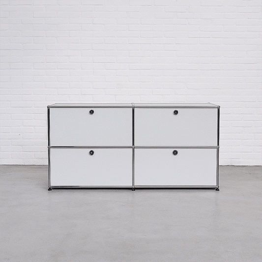 USM Haller Sideboard 2x2 lichtgrau mit 4 abschließbaren Klappen in Erstausgabe