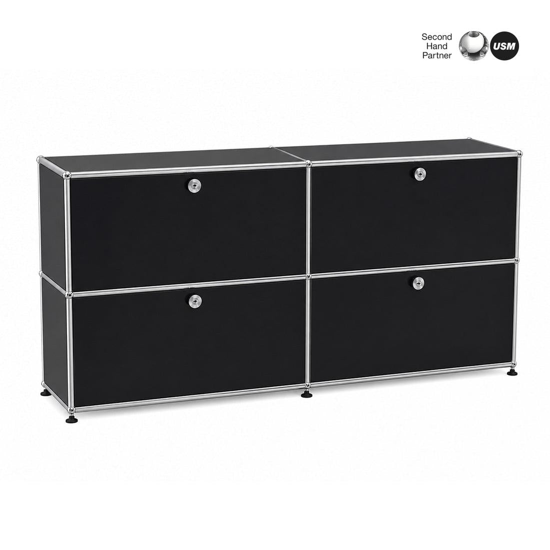 USM Haller Sideboard 2x2 schwarz mit 4 Auszügen und silbernen Metallrahmen.