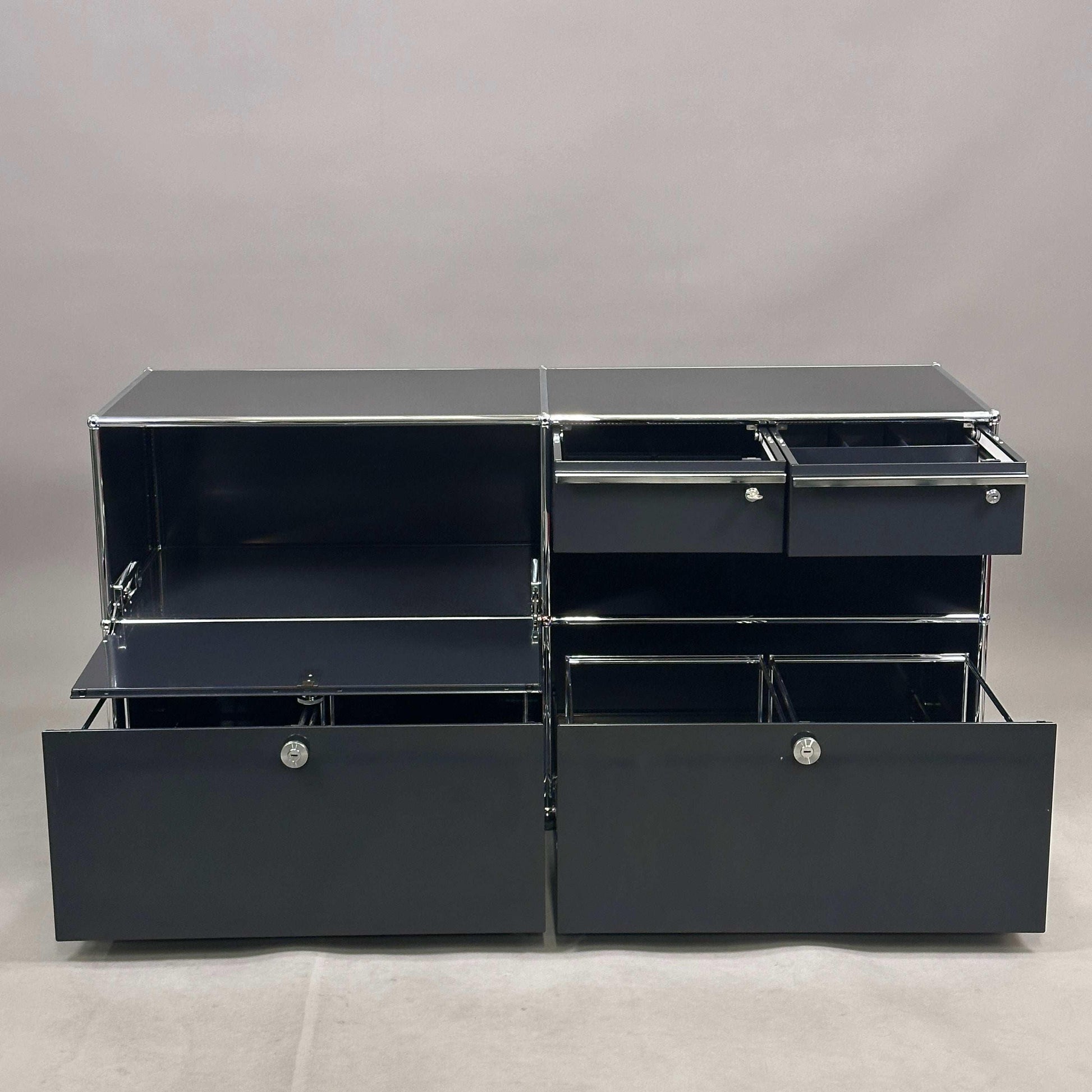 USM Haller Sideboard 2x2 in Graphitschwarz mit offenen Schubladen und Klappen, 75x153x53 cm, modernes Design