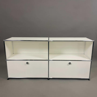 USM Haller Sideboard 2x2 in Weiß mit 2 Klappen und Stahlrahmen