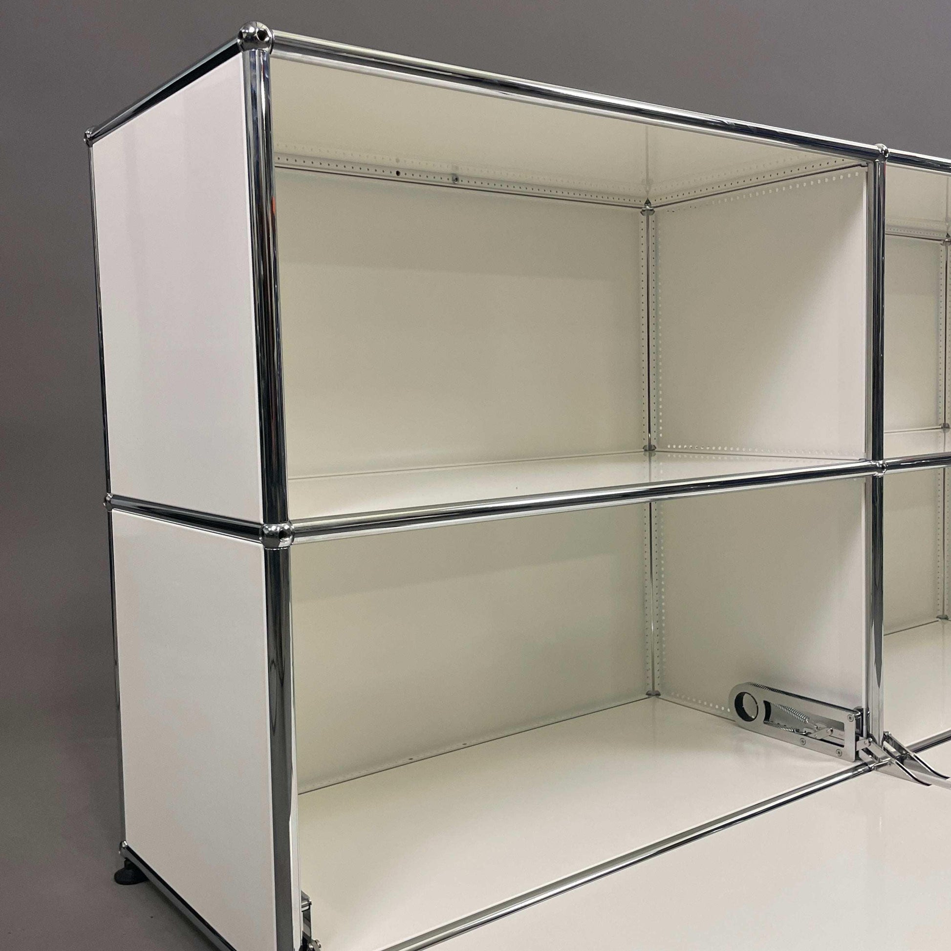 USM Haller Sideboard 2x2 weiß 2 Klappen (abschließbar)