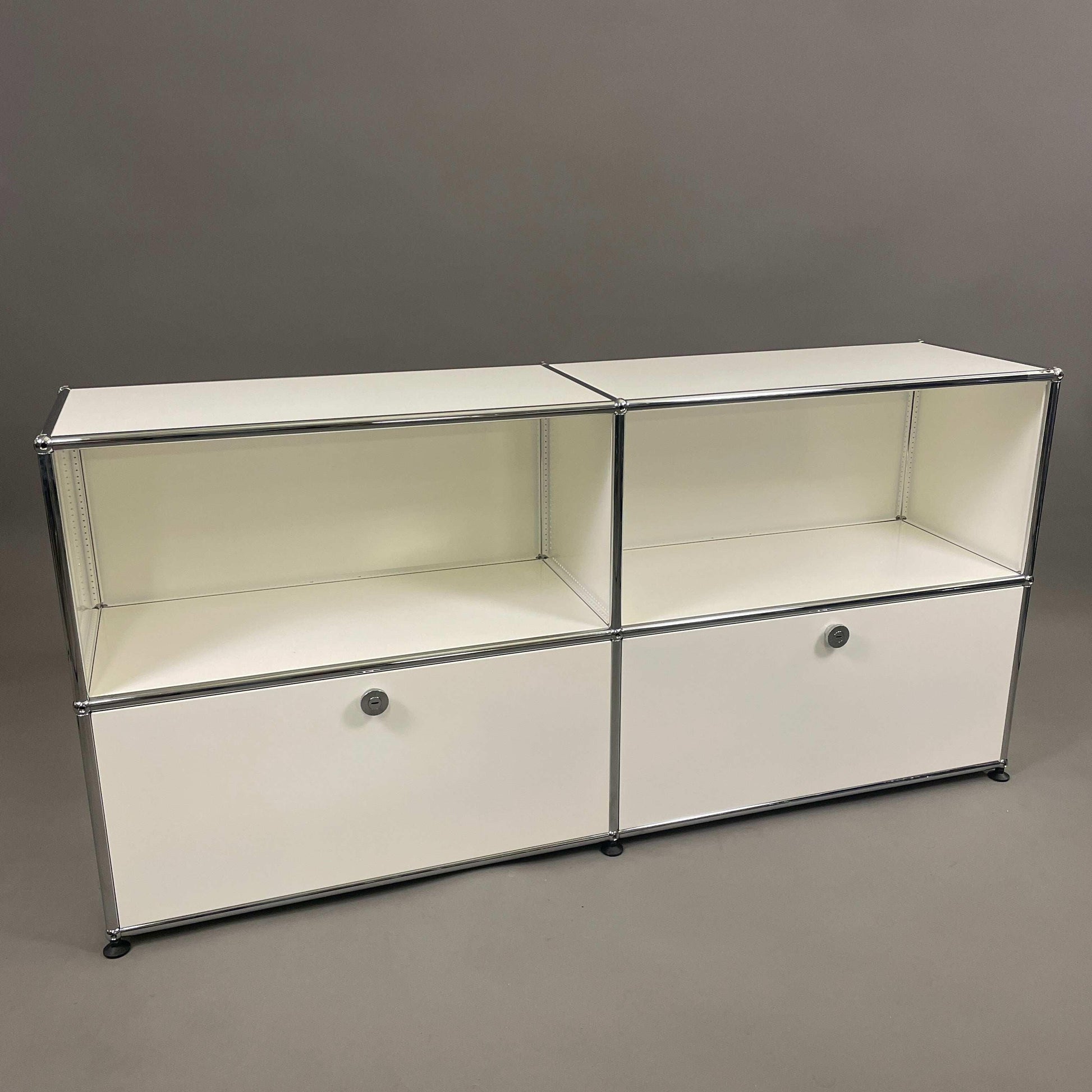 USM Haller Sideboard 2x2 weiß mit 2 Klappen und Chromrahmen, modernes Design, Maße 153x74x38 cm