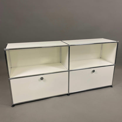USM Haller Sideboard 2x2 weiß mit 2 Klappen und Chromrahmen, modernes Design, Maße 153x74x38 cm