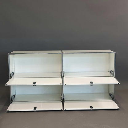 USM Haller Sideboard 2x2 weiß mit 4 Klappen in offenem Zustand und modernem Design