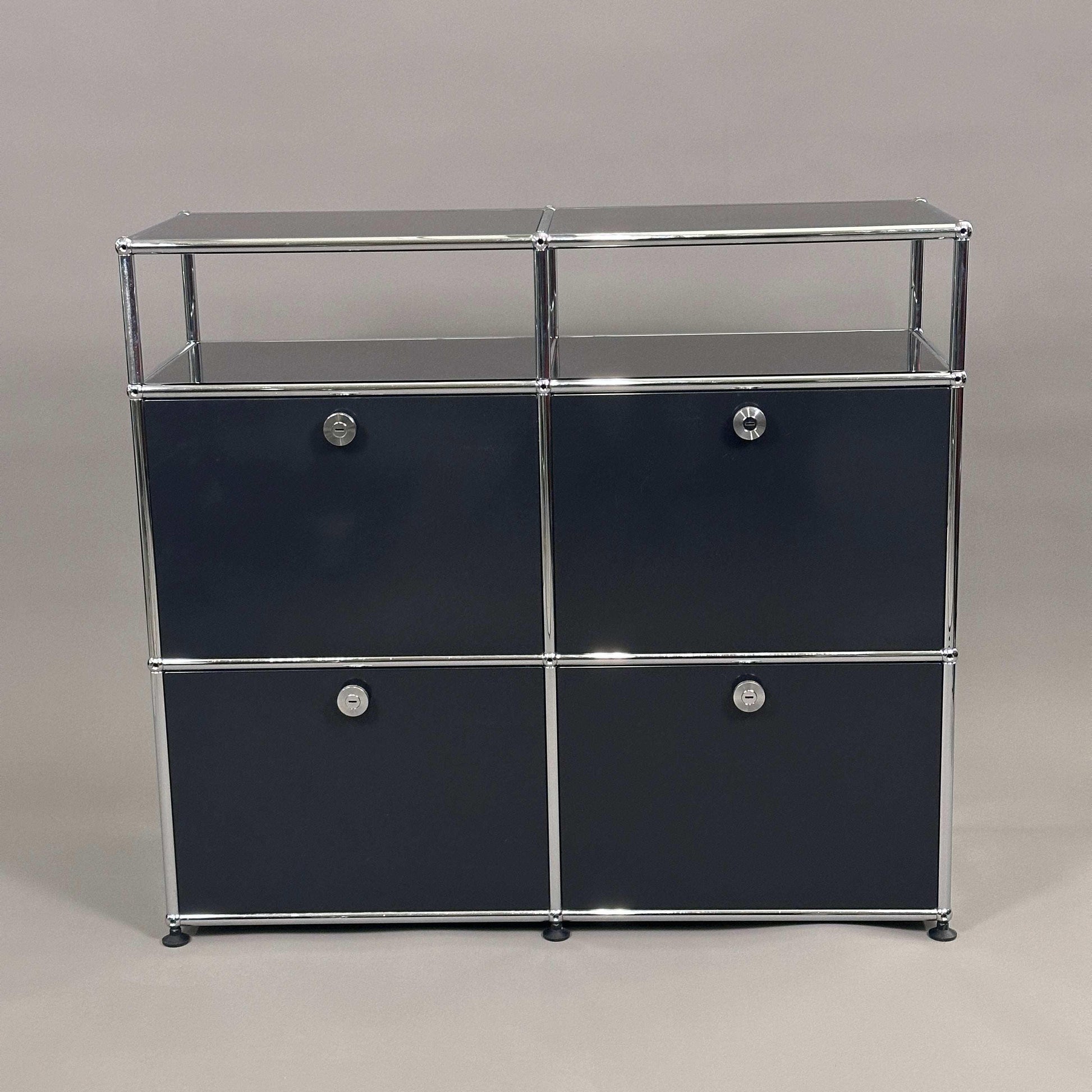 USM Haller Sideboard 2x3 schwarz mit Aufsatz und verchromtem Gestell in modernem Design