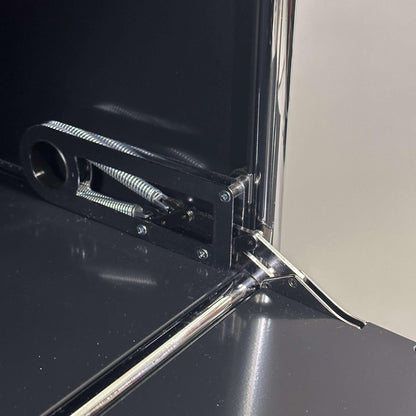 USM Haller Sideboard 2x3 in Schwarz mit glänzenden Metallbeschlägen und modernem Design