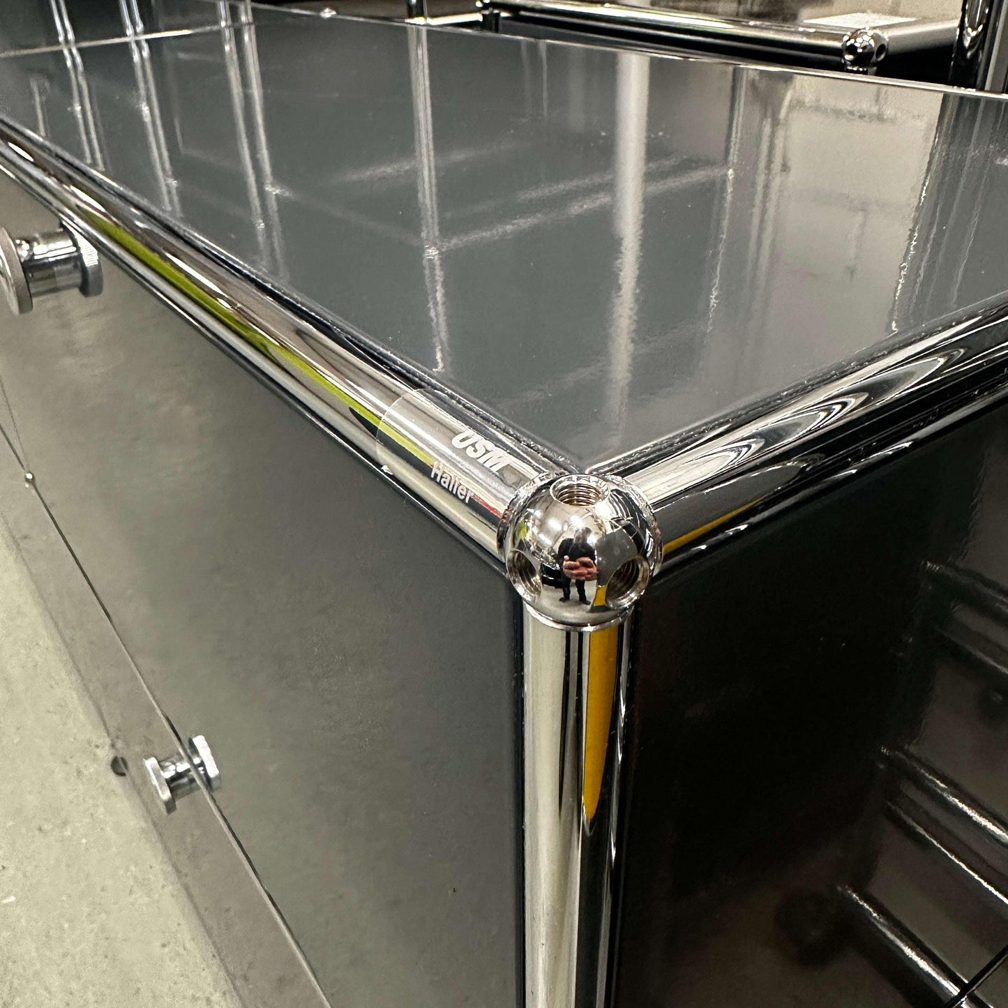 USM Haller Sideboard anthrazitgrau 3x2 Fächer mit Klappen und Schubladen, modernes Design, 228x74x38 cm