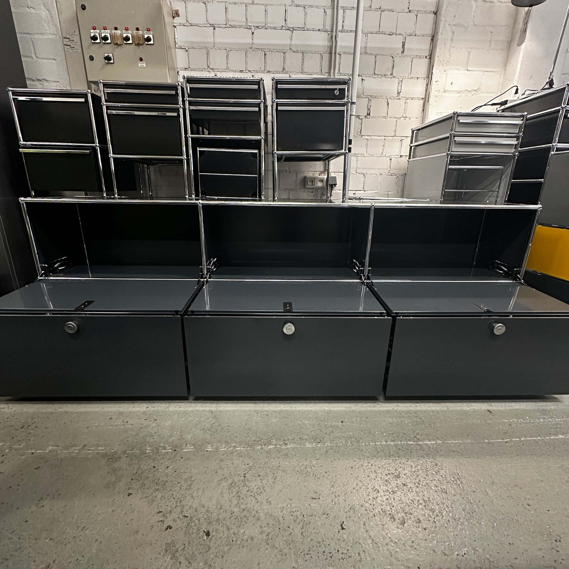 USM Haller Sideboard 3x2 Fächer anthrazitgrau mit Klappen und Schubladen