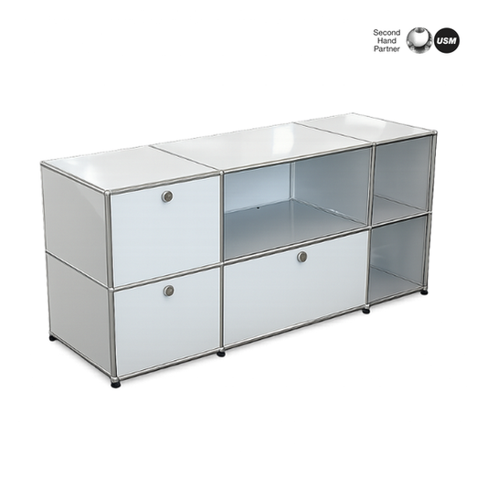 USM Haller Sideboard 3x2 in lichtgrau mit 2 Klappen, 1 Auszug und offenen Fächern.
