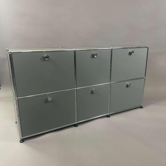 USM Haller Sideboard 3x2 mittelgrau mit 6 Klappen und gelochter Rückwand, 142x74x78 cm
