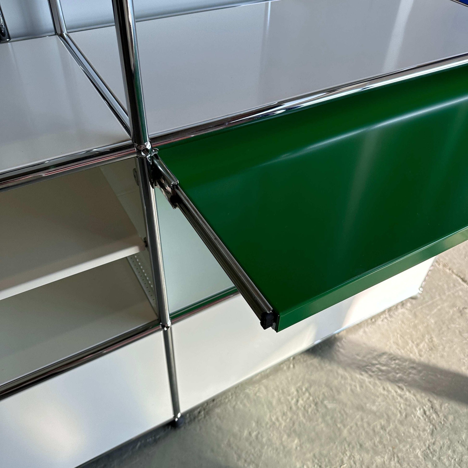 USM Haller Sideboard 3x3 weiß grün mit ausziehbarem Tablar und Pflanzeinsätzen