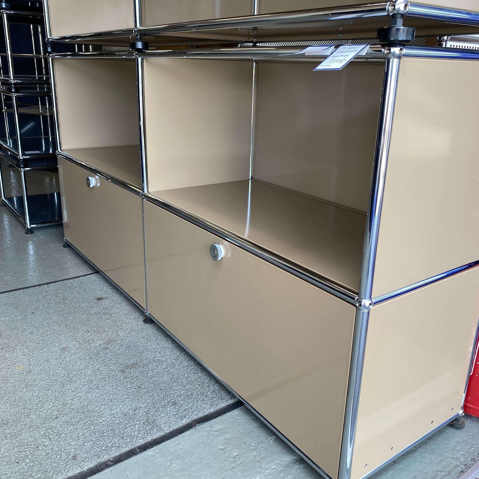 USM Haller Sideboard beige 2x2 mit zwei Klappen und verchromtem Gestell