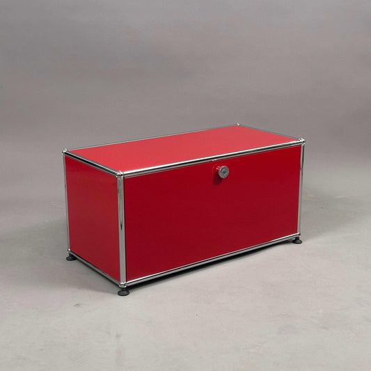 USM Haller Sideboard in Rubinrot mit einer Klappe und Maßen 39x78x38 cm