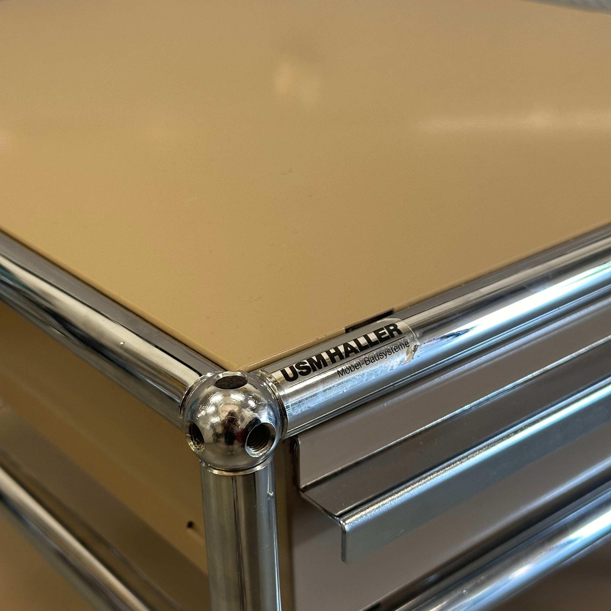 USM Haller beige standcontainer with one drawer and chrome frame detail