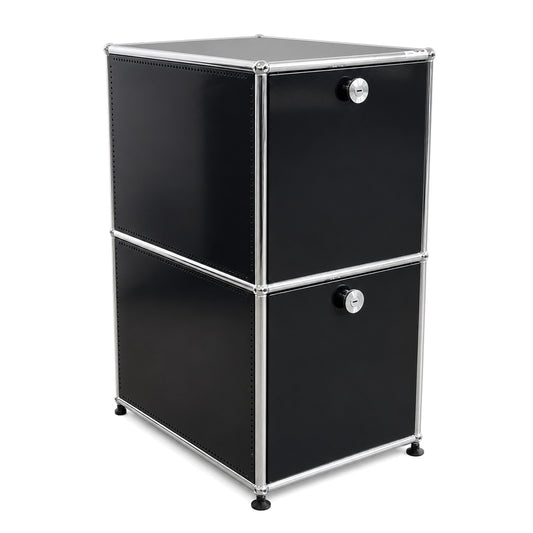 USM Haller Standcontainer in Graphitschwarz mit zwei abschließbaren Klappen und verchromtem Stahlrohrrahmen.