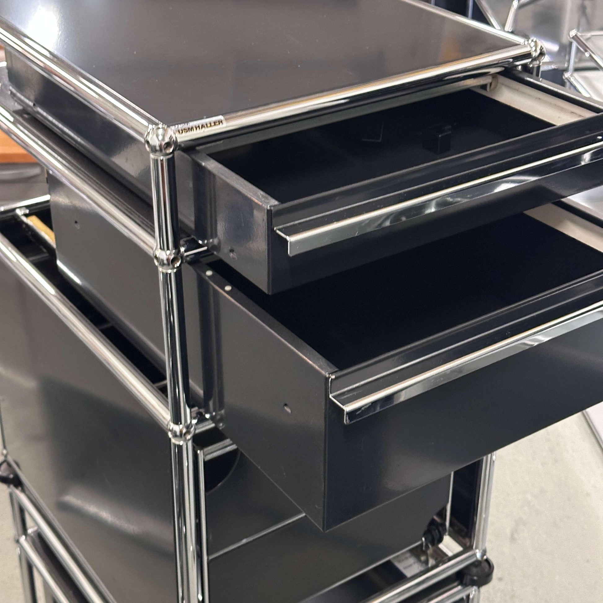 Black USM Haller Standcontainer with 2 drawers and hanging file compartment, metal frame and sleek design
