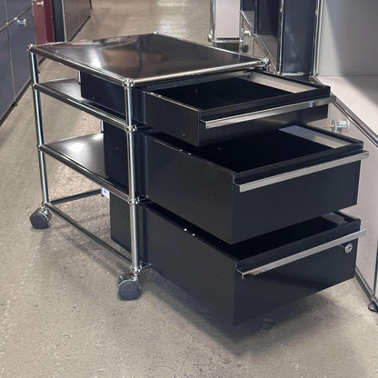 USM Haller Standcontainer schwarz mit 3 Schubladen und Rollfunktion in Graphitschwarz
