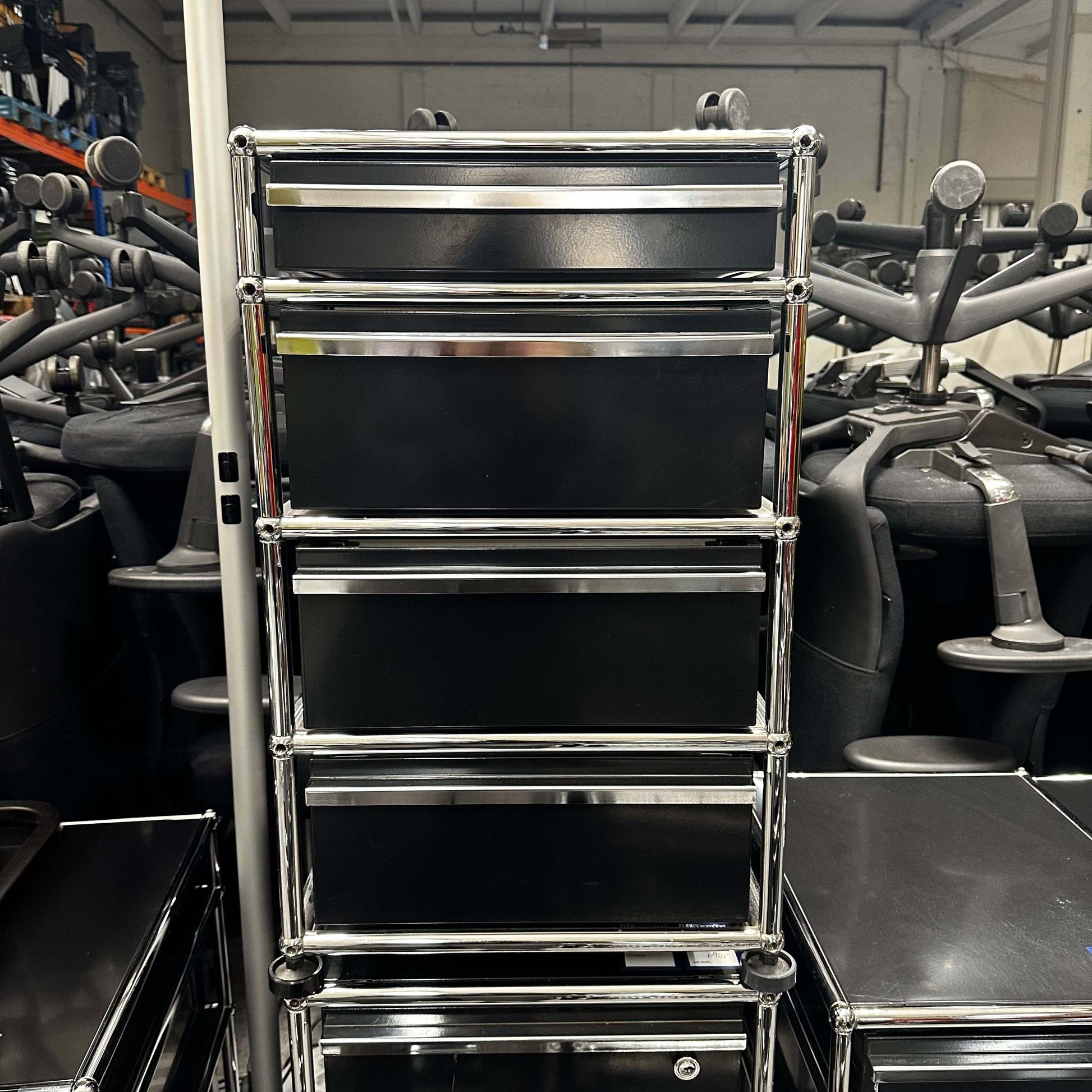 USM Haller Standcontainer black four-drawer storage unit with chrome frame and 41x68x52cm dimensions