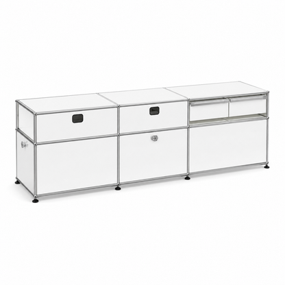 Weißes USM Haller Technikregal 2x3 mit Schubladen, Auszug und Klappen.