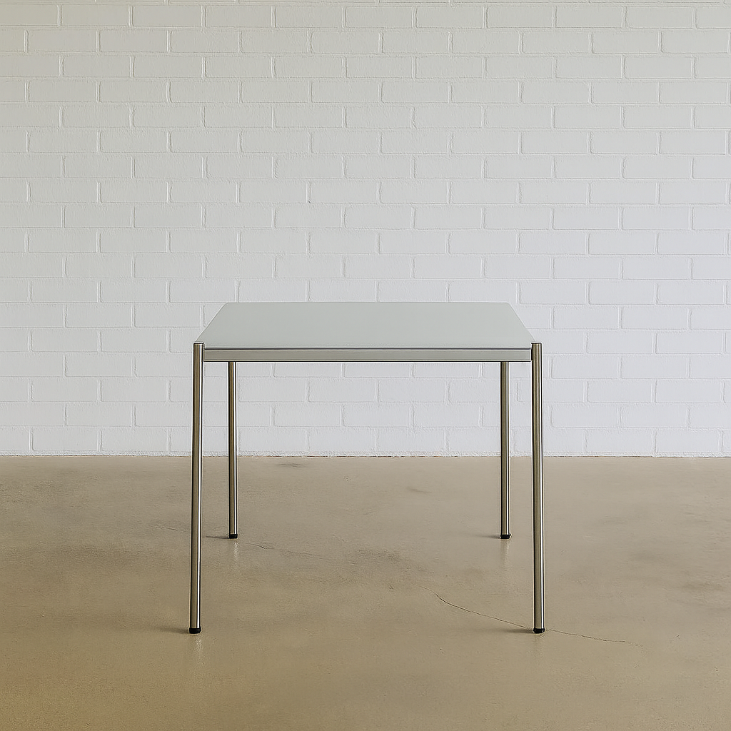 USM Haller Tisch 100x100cm Glas weiß unterlackiert