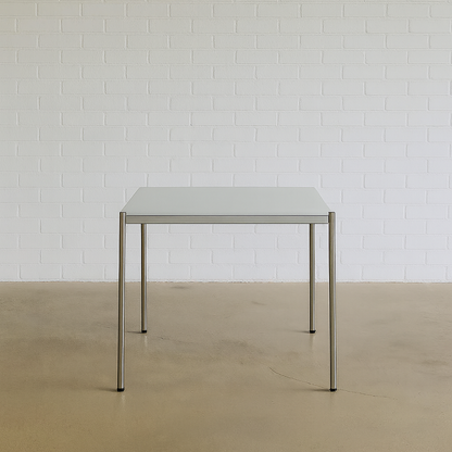 USM Haller Tisch 100x100cm Glas weiß unterlackiert