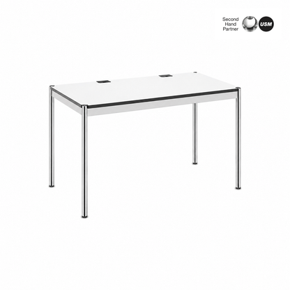 USM Haller Tisch 125x75cm, perlgrau/weiss Kunstharzplatte, verchromtes Stahlgestell, mit Adaptionspunkten.