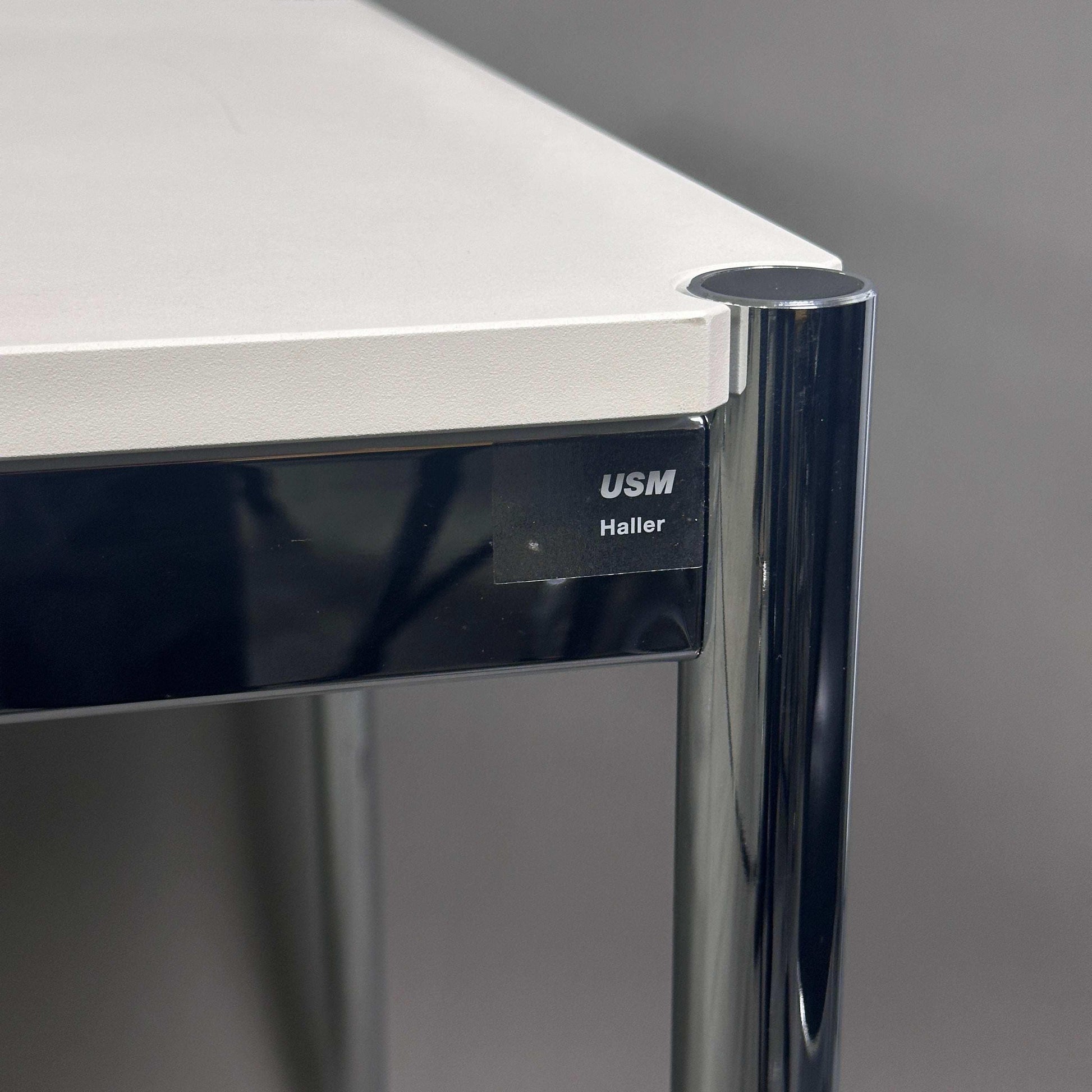 USM Haller Tisch in reinweiß mit Chromgestell und modernem Design, 175x75 cm