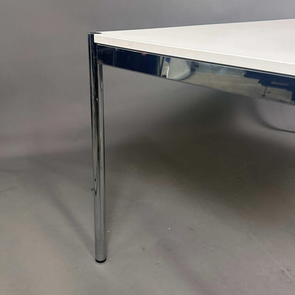 USM Haller Tisch 175x75cm mit reinweißer Tischplatte und verchromtem Gestell, modernes und flexibles Design