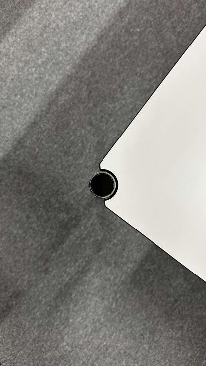 White USM Haller Tisch with chrome frame and cable opening on perlgrau carpet background