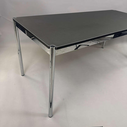 USM Haller schwarzer Linoleum Tisch 175x75 cm mit verchromten Beinen