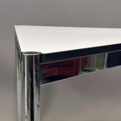 USM Haller Tisch Dreieck 100cm perlgrau/weiß