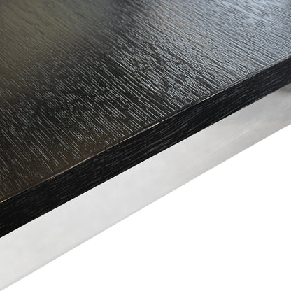 USM Haller Tisch Eiche schwarz 70x70cm, schwarze Eichenplatte mit sichtbarer Maserung und Chromrahmen.