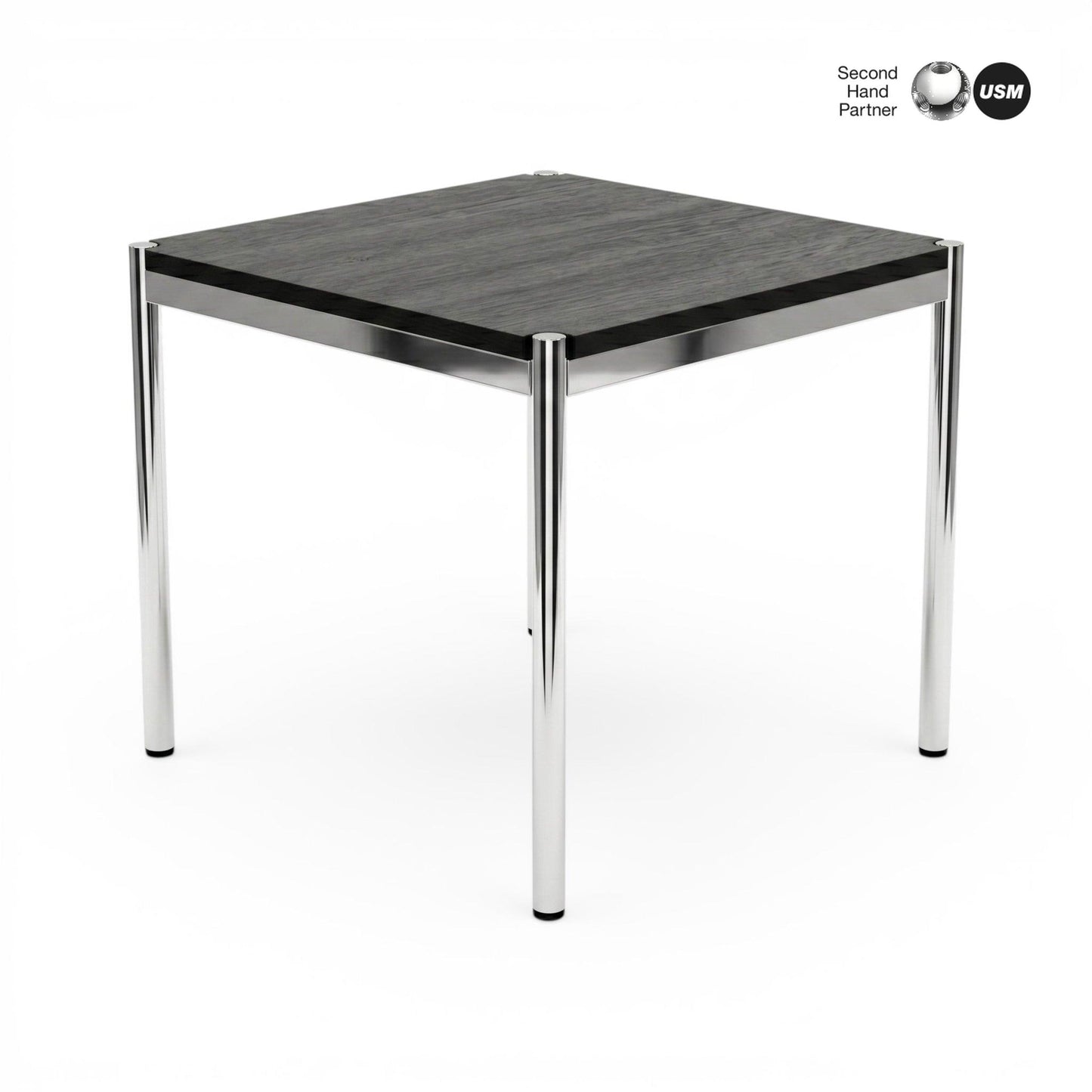 USM Haller Tisch 70x70cm, schwarze Eichenplatte mit sichtbarer Maserung, auf glänzenden Chrombeinen.