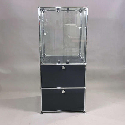 USM Haller Vitrine 1x3 schwarz mit Glas und Halogenbeleuchtung, abschließbar, 150x64x64 cm