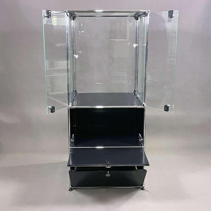 USM Haller Vitrine 1x3 schwarz mit Glas, abschließbar, mit stufenlos verstellbarer Halogenbeleuchtung, Maße 150x64x64 cm