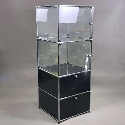 USM Haller Vitrine 1x4 schwarz mit Glas und Beleuchtung, abschließbar, 175x64x64 cm