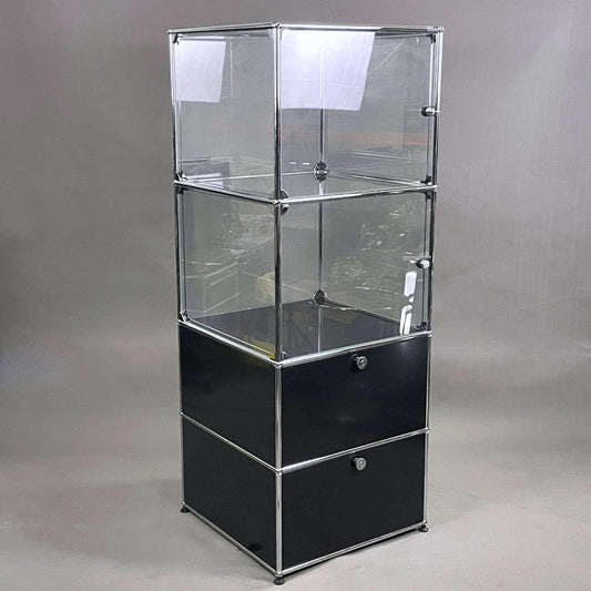 USM Haller Vitrine 1x4 schwarz mit Glas und Beleuchtung, abschließbar, 175x64x64 cm