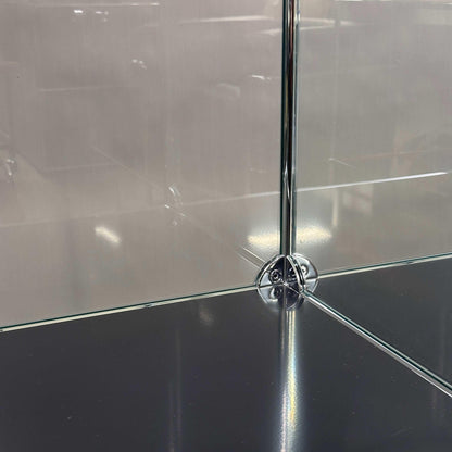 USM Haller Vitrine 2x2 schwarz mit Glas und Halogenbeleuchtung, abschließbar, graphitschwarz, 105 x 101 x 37 cm