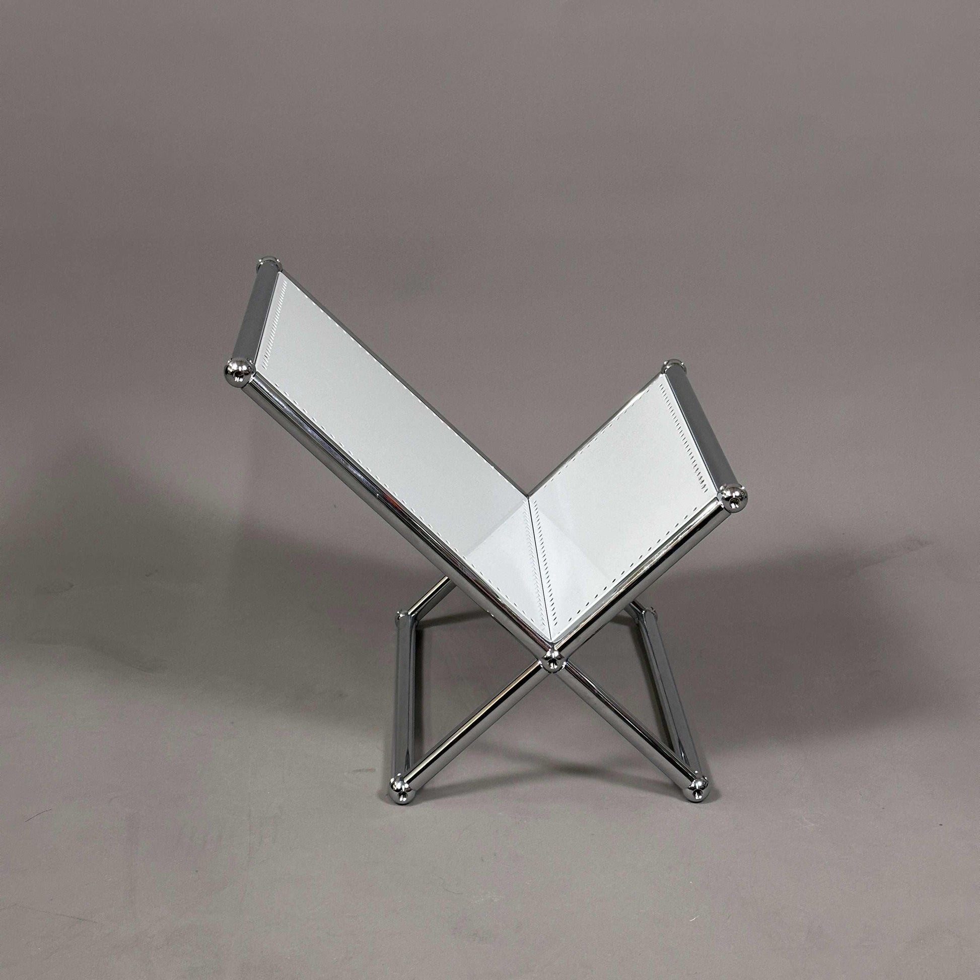 USM Haller Zeitschriftenständer in lichtgrau mit chromgestell und Maßen 40x38x40 cm