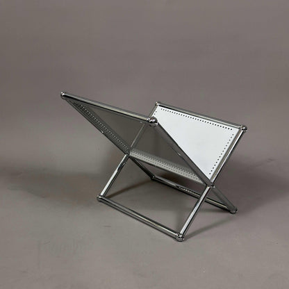 USM Haller Zeitschriftenständer aus lichtgrauem Metall mit modernem Design und Maßen 40x38x40 cm